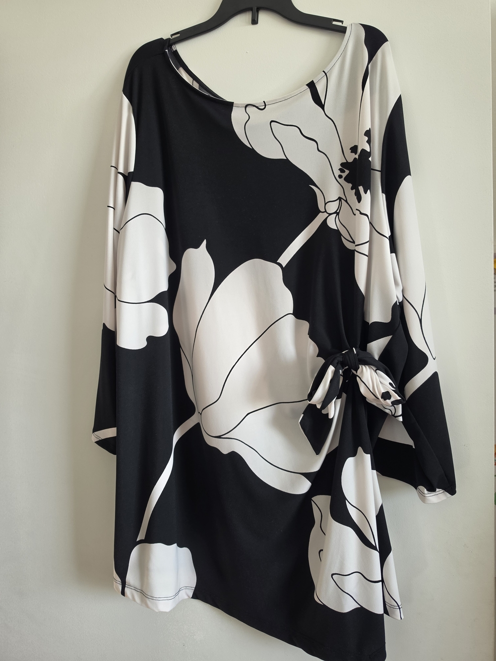 Liz Claiborne Black and White Floral Tie-Side Tunic
